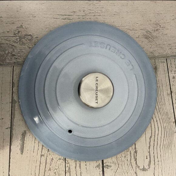 Le Creuset #20 Colorful Coastal Blue 2.75 Qt Cast Iron Saucepan w/ Lid - Picture 7 of 10